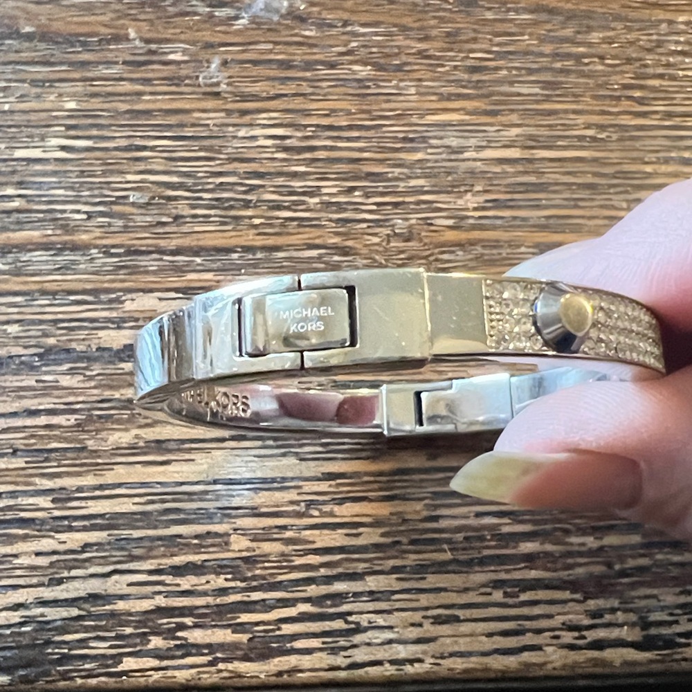 Michael Kors Heritage Astor hinged Silver bracelet studded - Picture 4 of 5